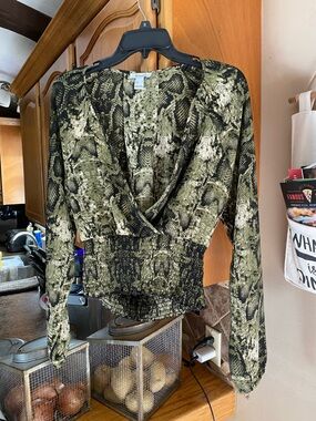 Revamped Snake Print Surplice Blouse with open back in Olive and Black Sz Small